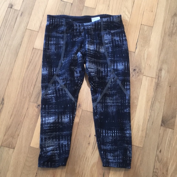 Nike Pants - Nike Dri Fit Capri medium
